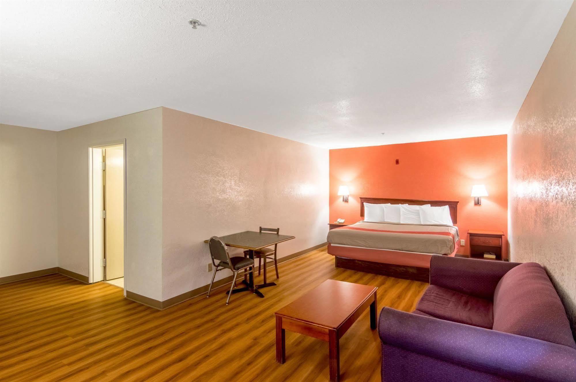 Hotel 6-oklahoma City, Ok