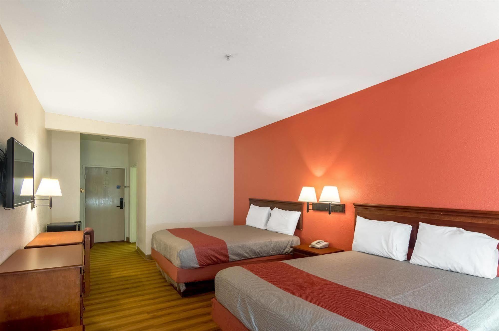 Hotel 6-oklahoma City, Ok 4*