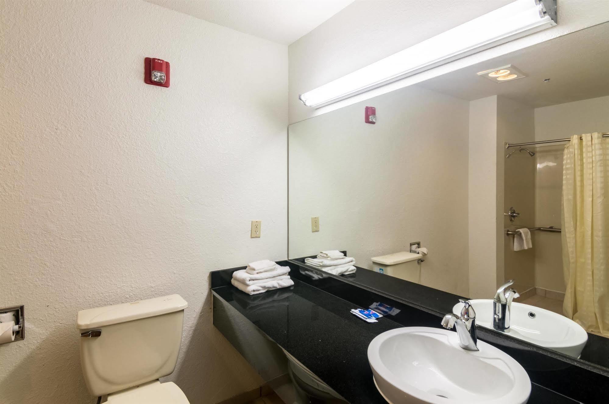 Hotel 6-oklahoma City, Ok 4*