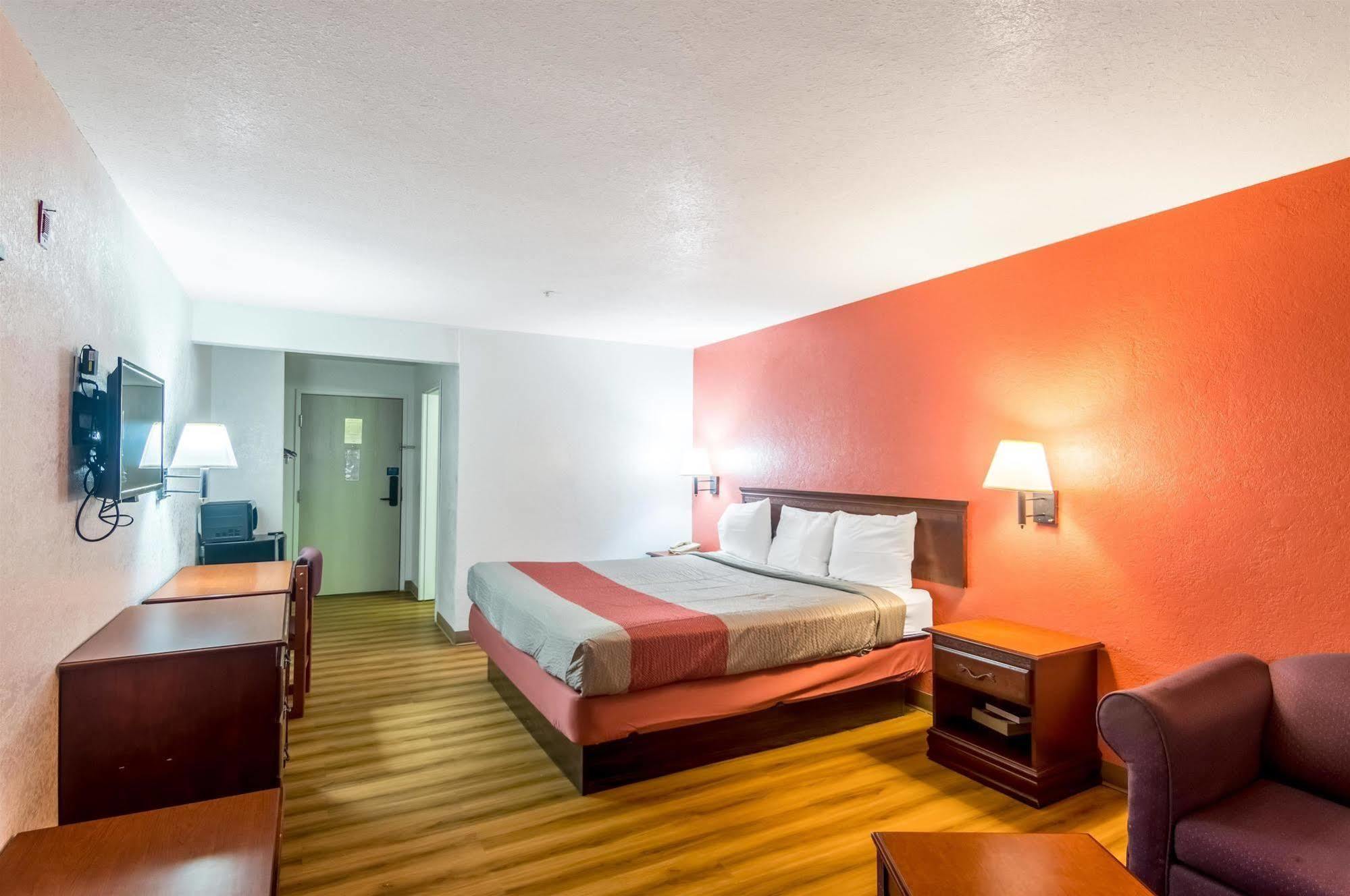 Hotel 6-oklahoma City, Ok 4*