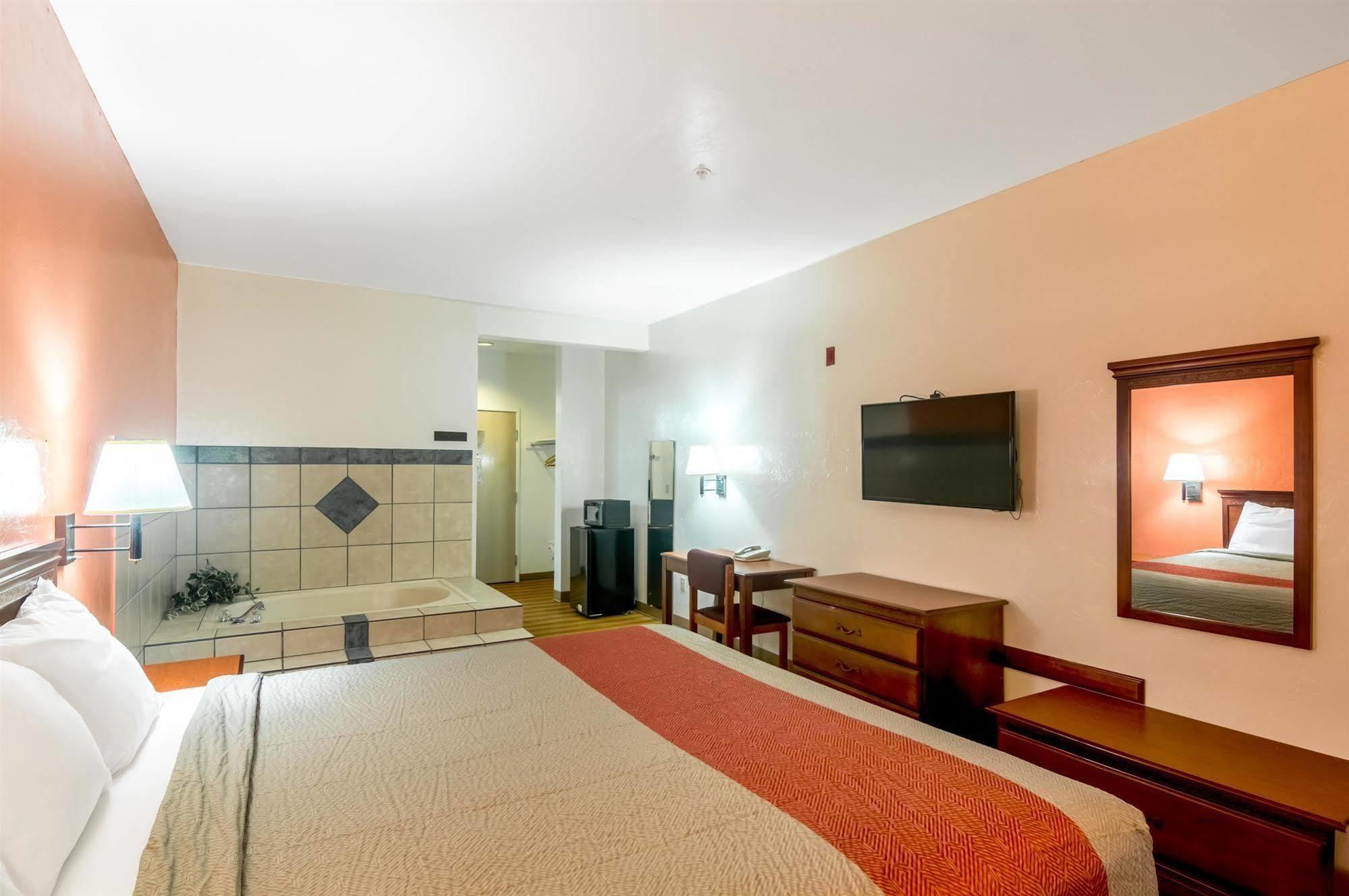 Hotel 6-oklahoma City, Ok 4*