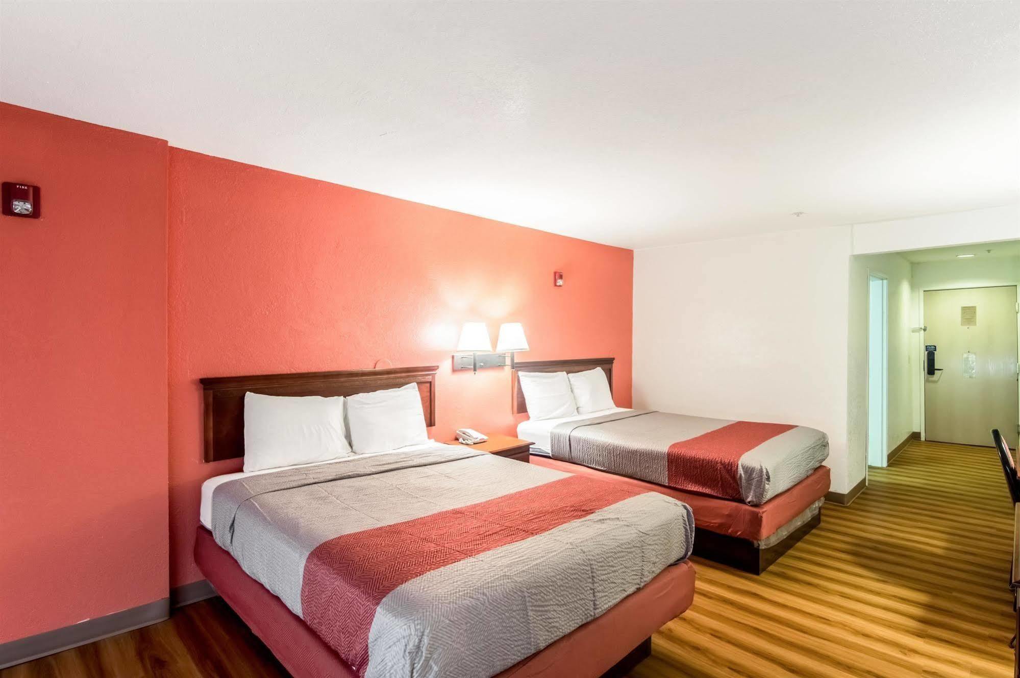 Hotel 6-oklahoma City, Ok Oklahoma City