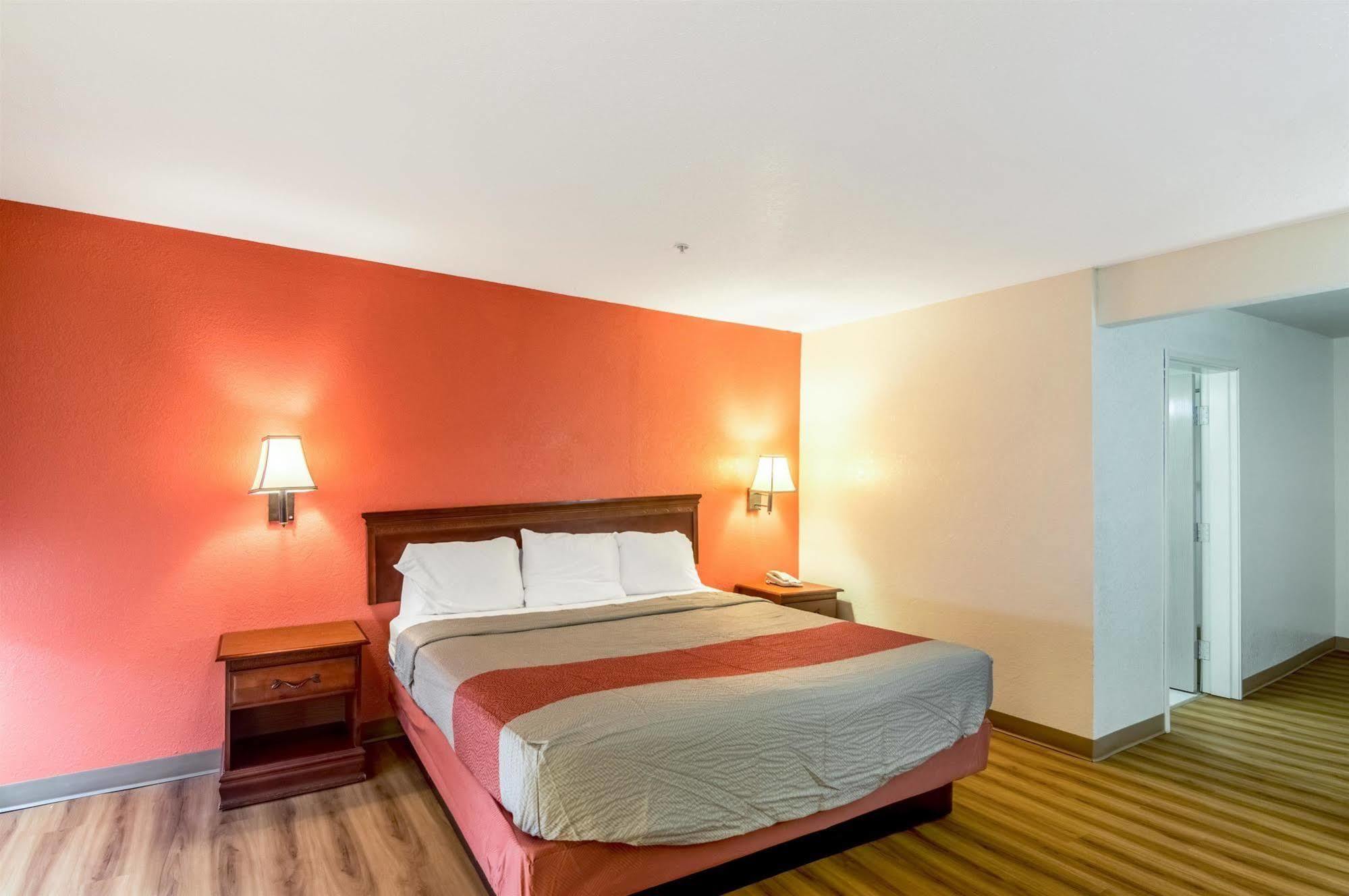 Hotel 6-oklahoma City, Ok 4*