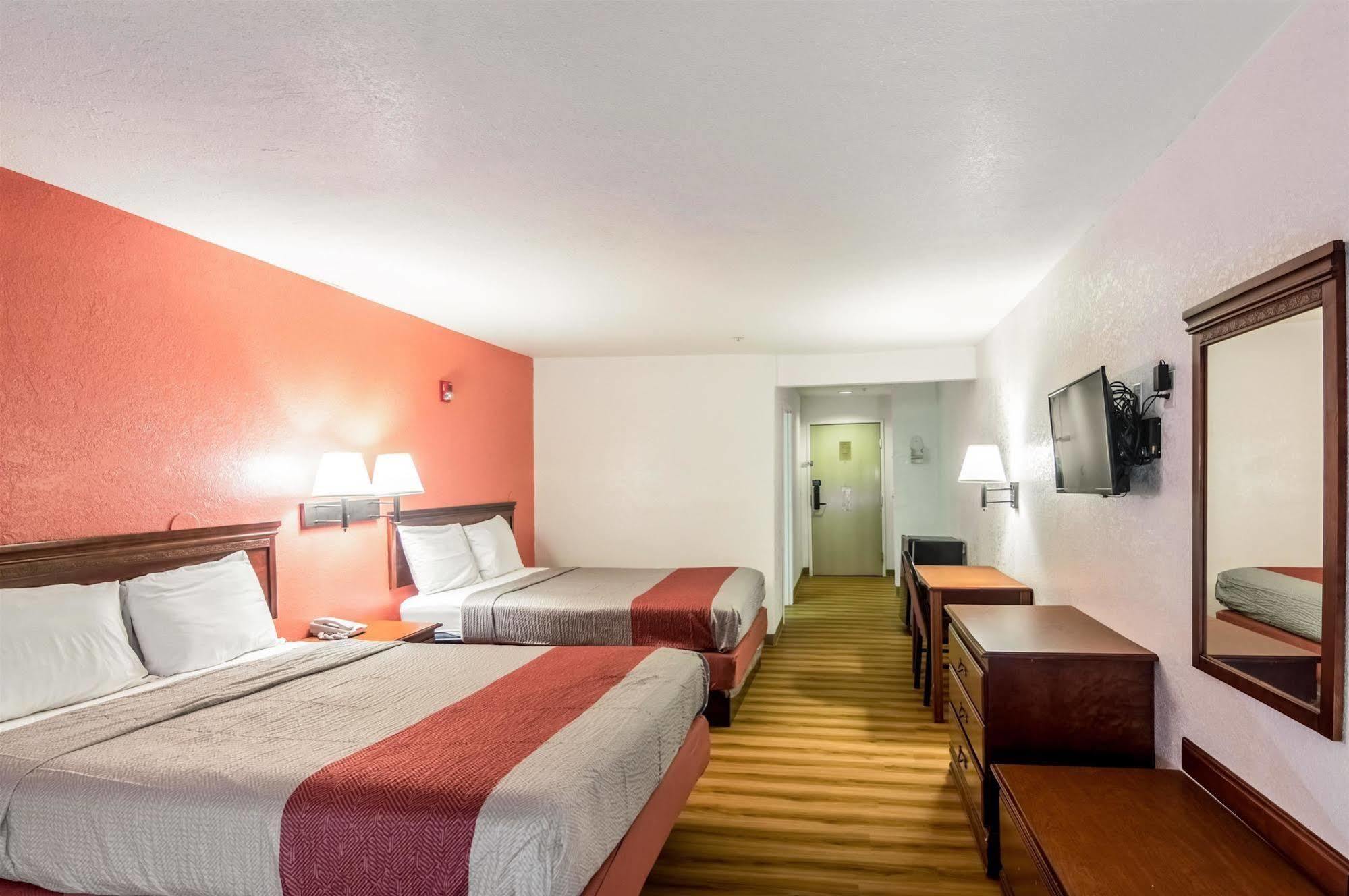 Hotel 6-oklahoma City, Ok 4*