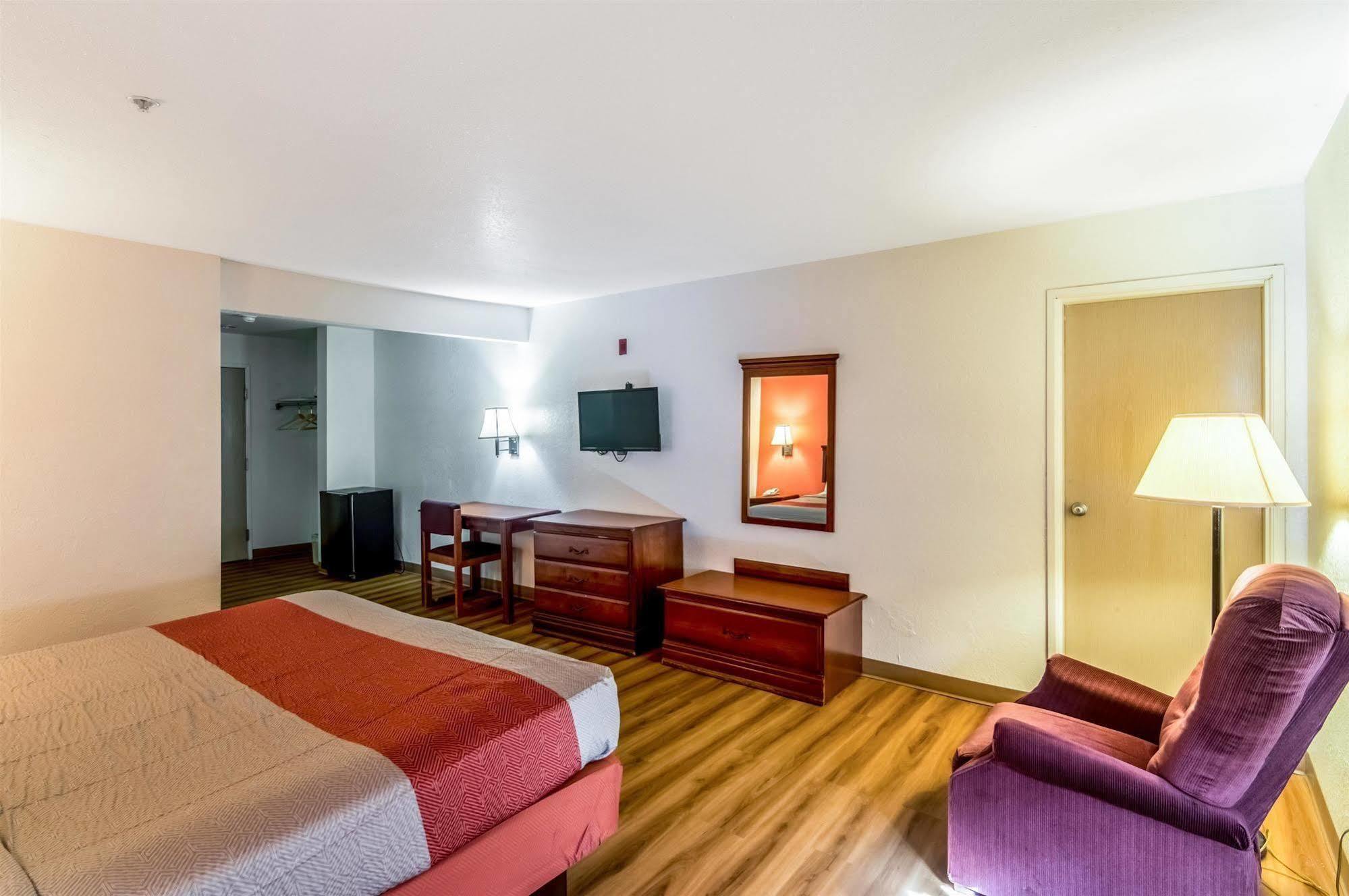 Hotel 6-oklahoma City, Ok