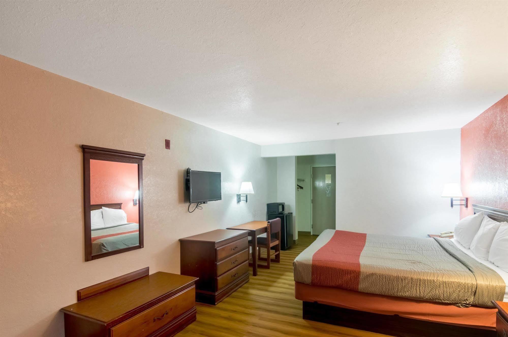 Hotel 6-oklahoma City, Ok 4*