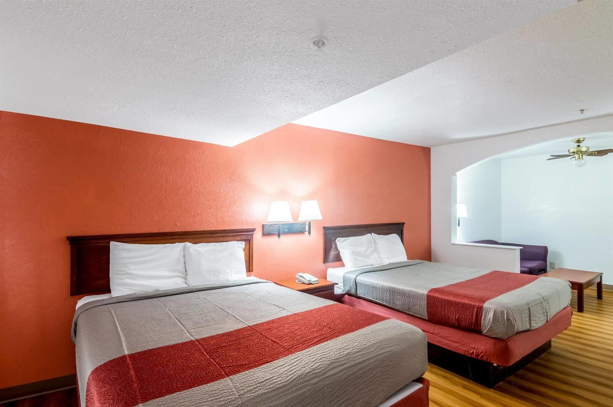 Hotel 6-oklahoma City, Ok 4*